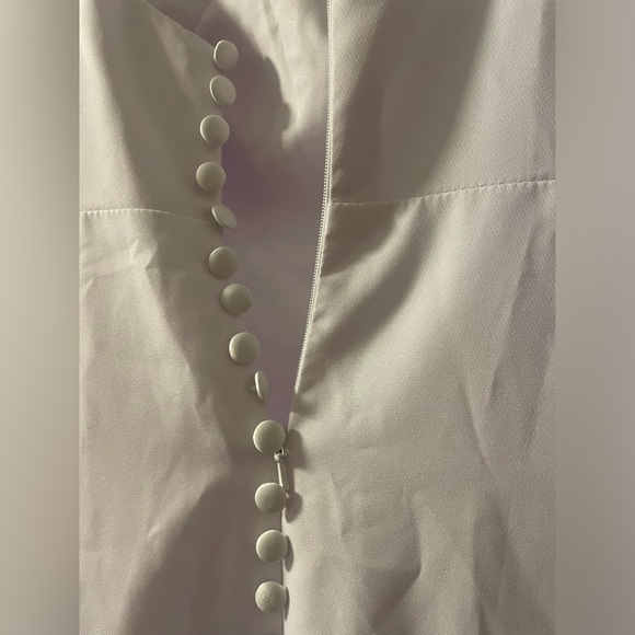 Simple white backless button down with zipper wedding dress - Picture 4 of 6